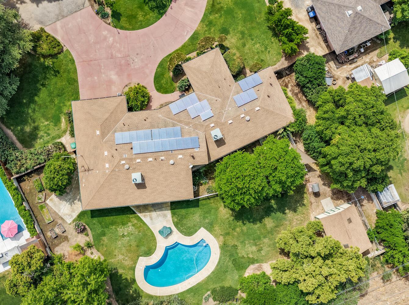 5767 E Park Circle Dr, Fresno, CA 93727