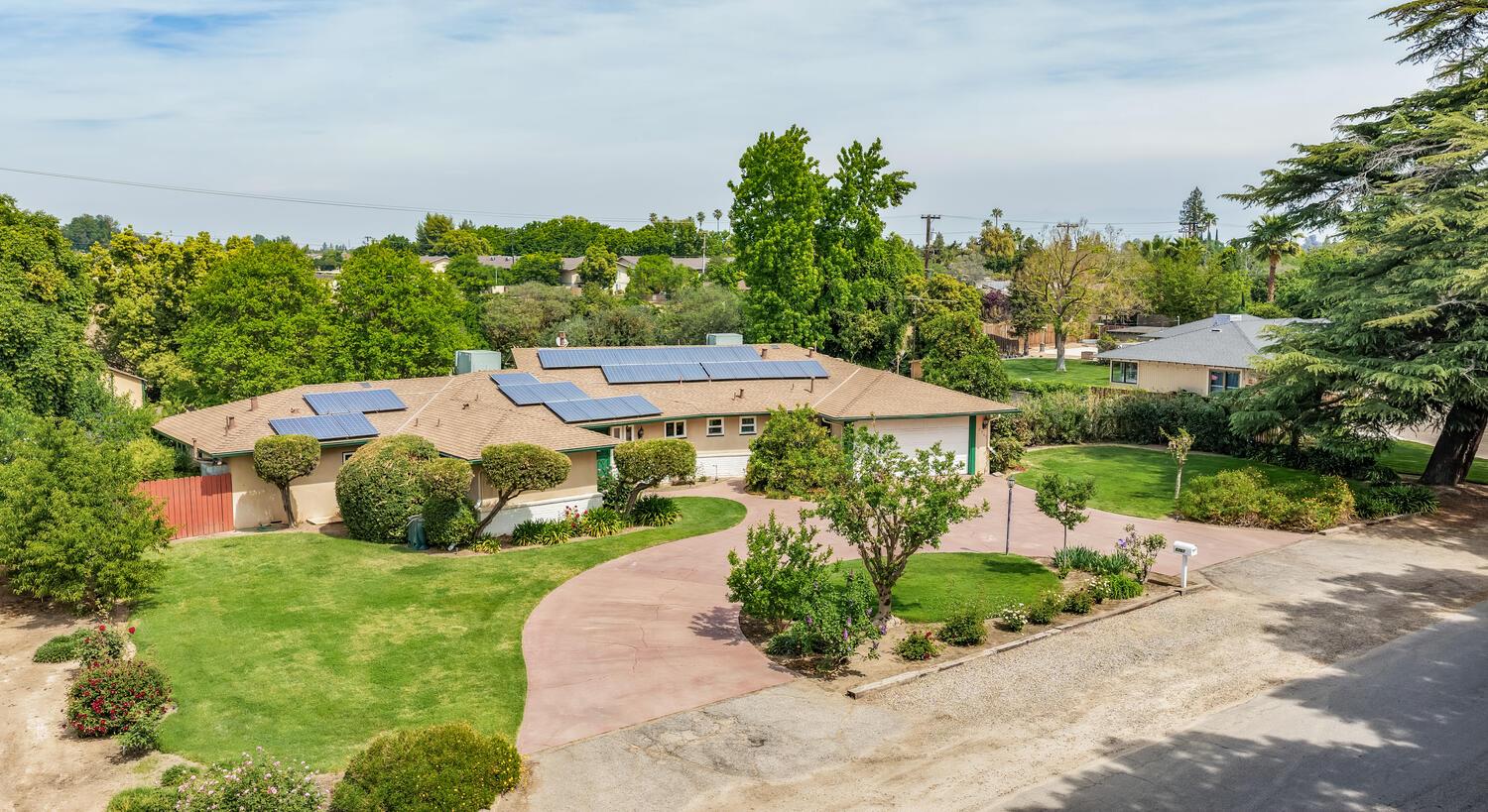 5767 E Park Circle Dr, Fresno, CA 93727