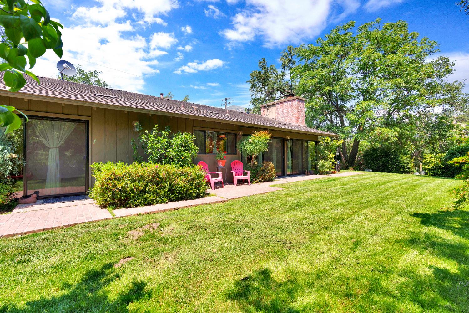 43715 Dinely Dr, Three Rivers, CA 93271