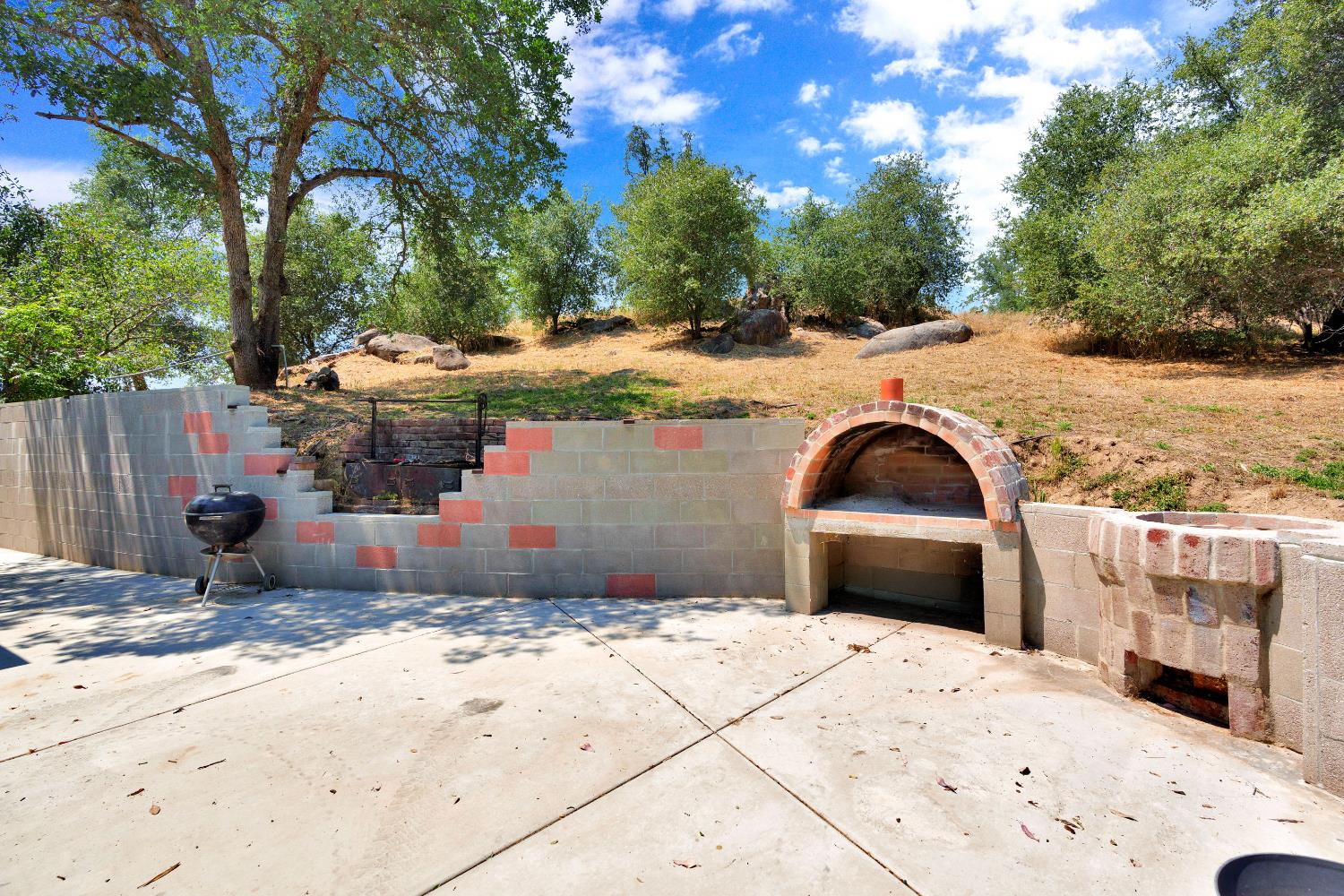 43715 Dinely Dr, Three Rivers, CA 93271