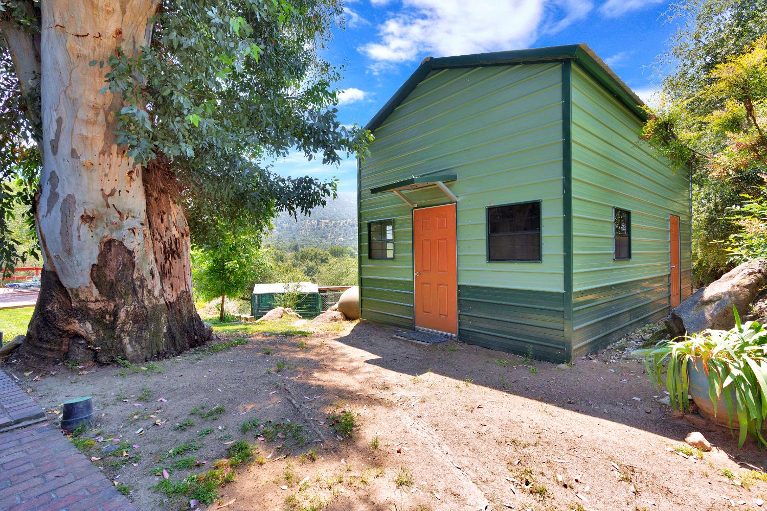 43715 Dinely Dr, Three Rivers, CA 93271