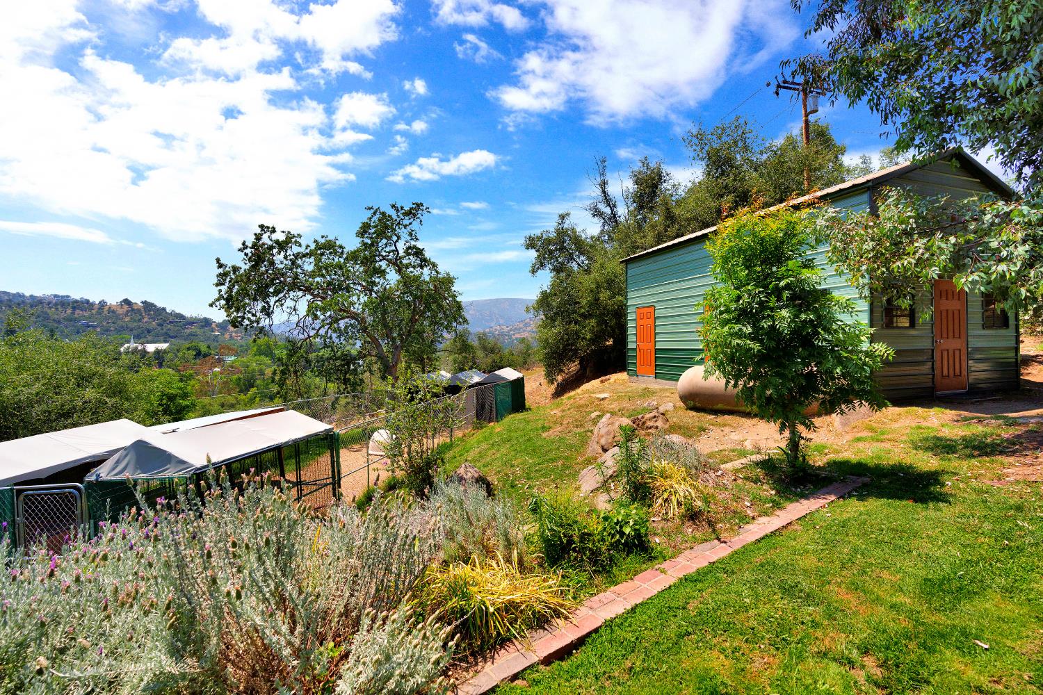 43715 Dinely Dr, Three Rivers, CA 93271