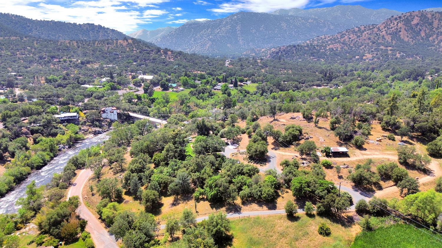 43715 Dinely Dr, Three Rivers, CA 93271