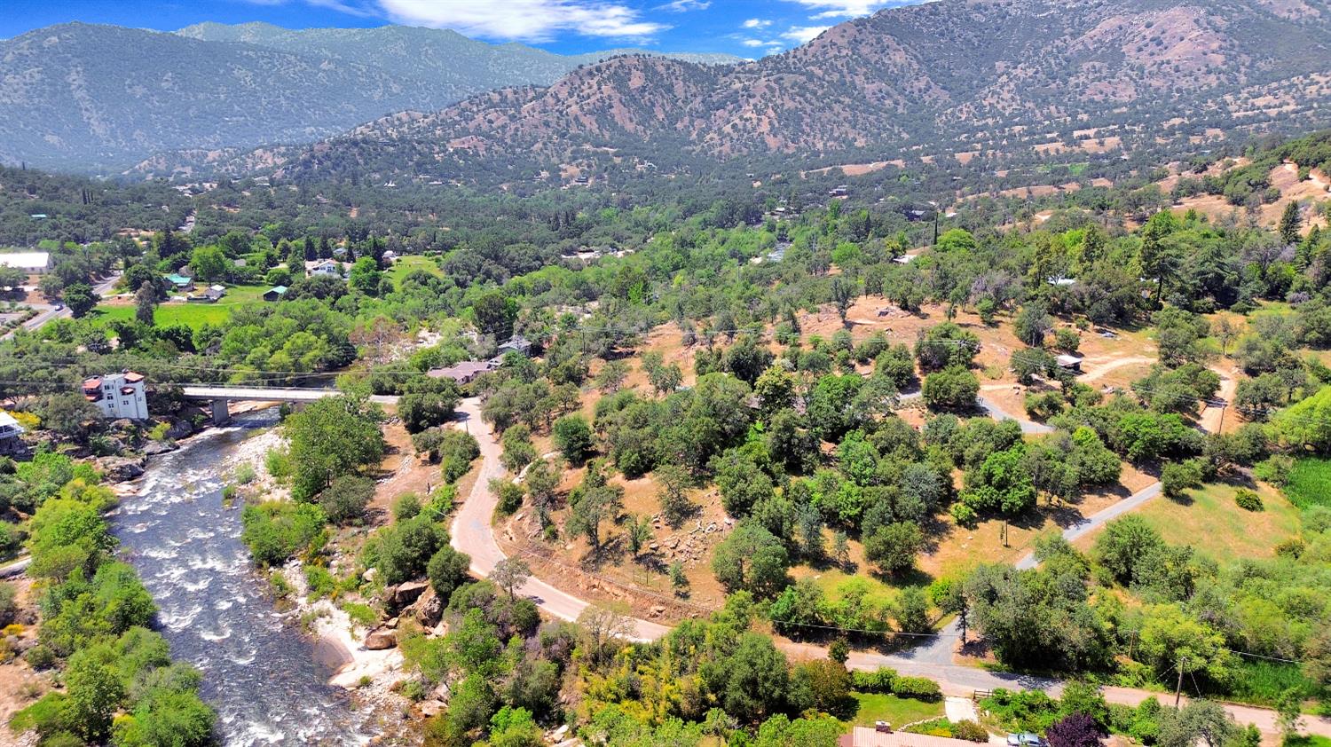43715 Dinely Dr, Three Rivers, CA 93271