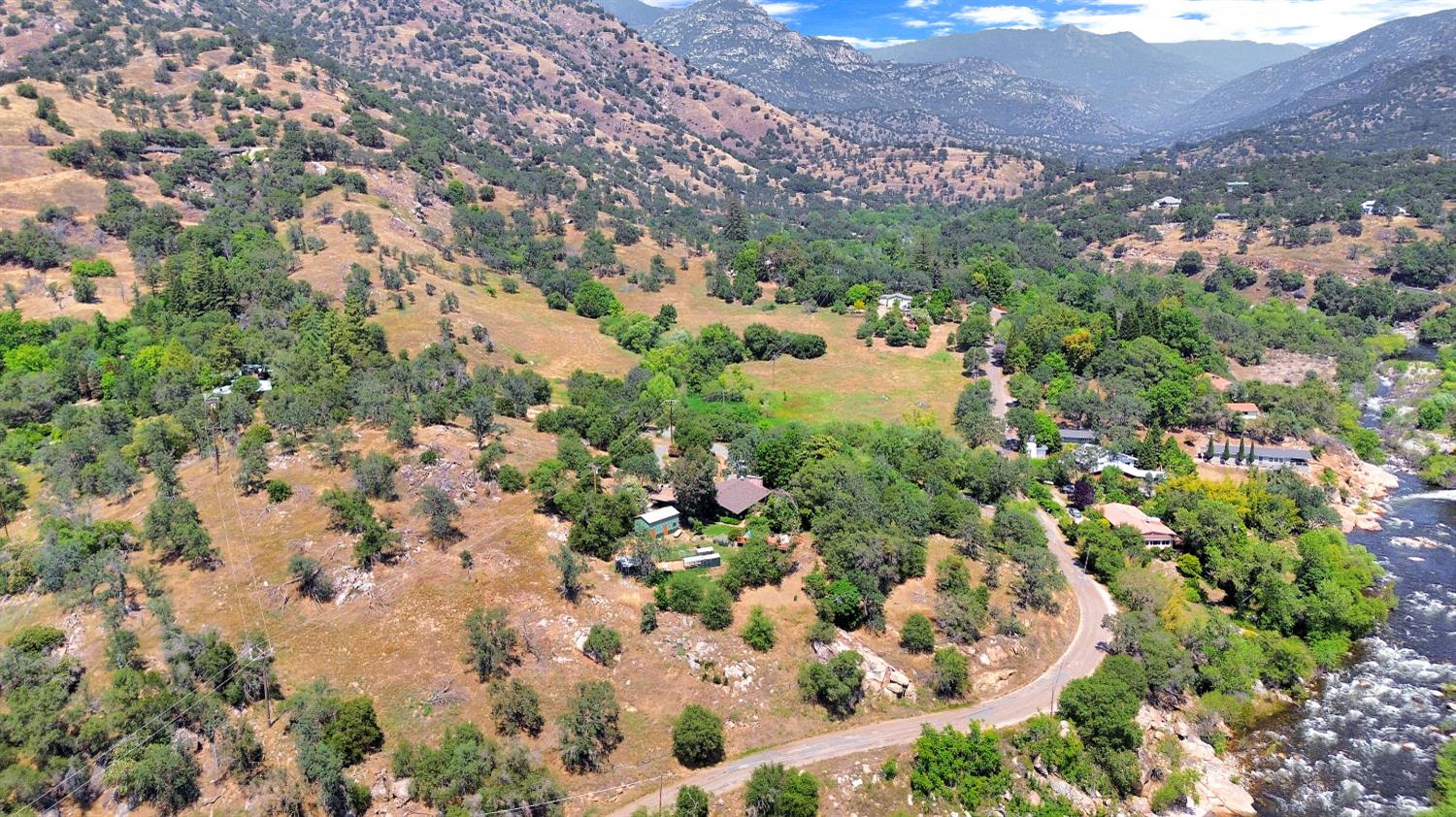 43715 Dinely Dr, Three Rivers, CA 93271