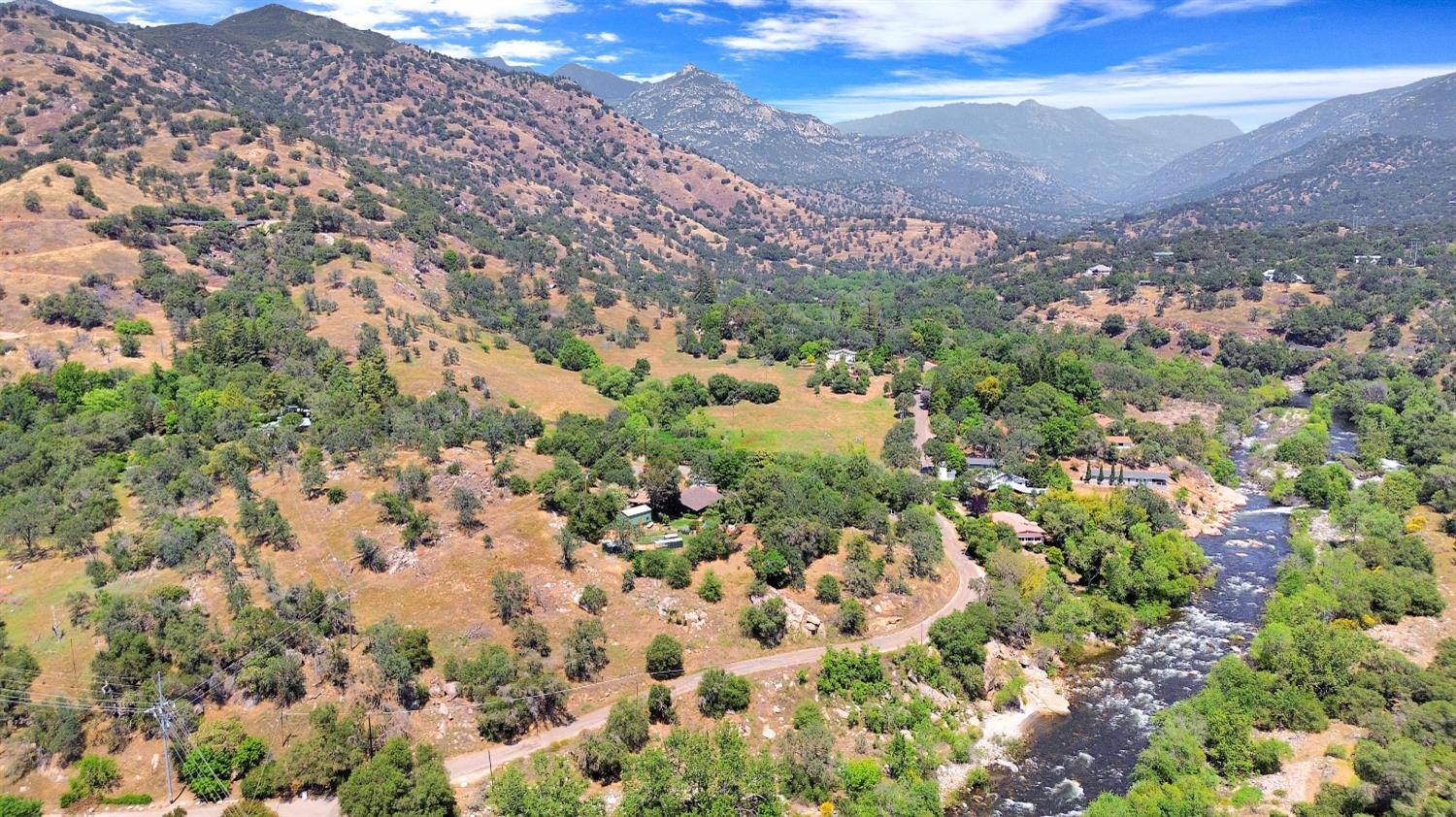 43715 Dinely Dr, Three Rivers, CA 93271