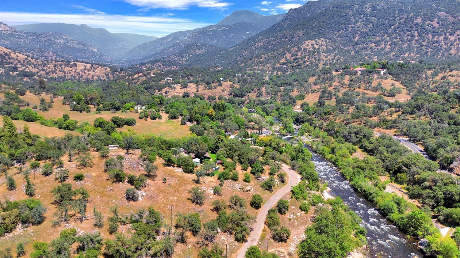 43715 Dinely Dr, Three Rivers, CA 93271