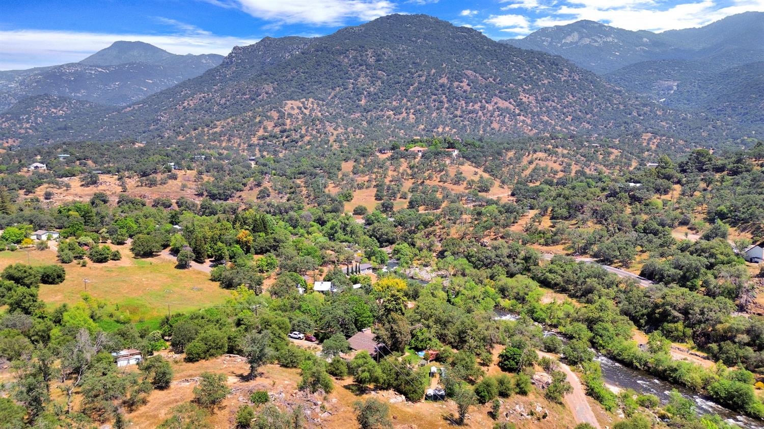 43715 Dinely Dr, Three Rivers, CA 93271