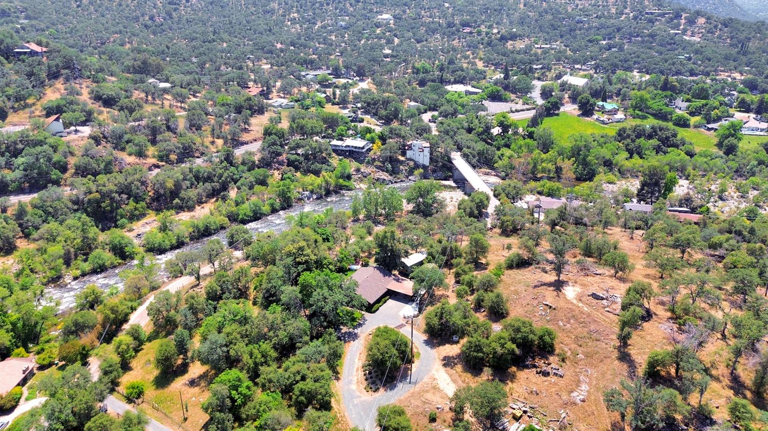 43715 Dinely Dr, Three Rivers, CA 93271