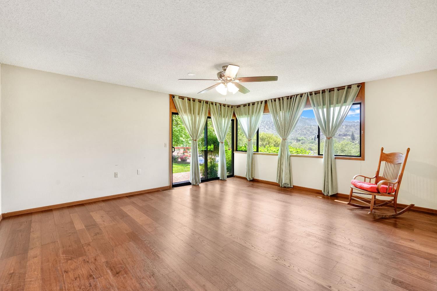 43715 Dinely Dr, Three Rivers, CA 93271