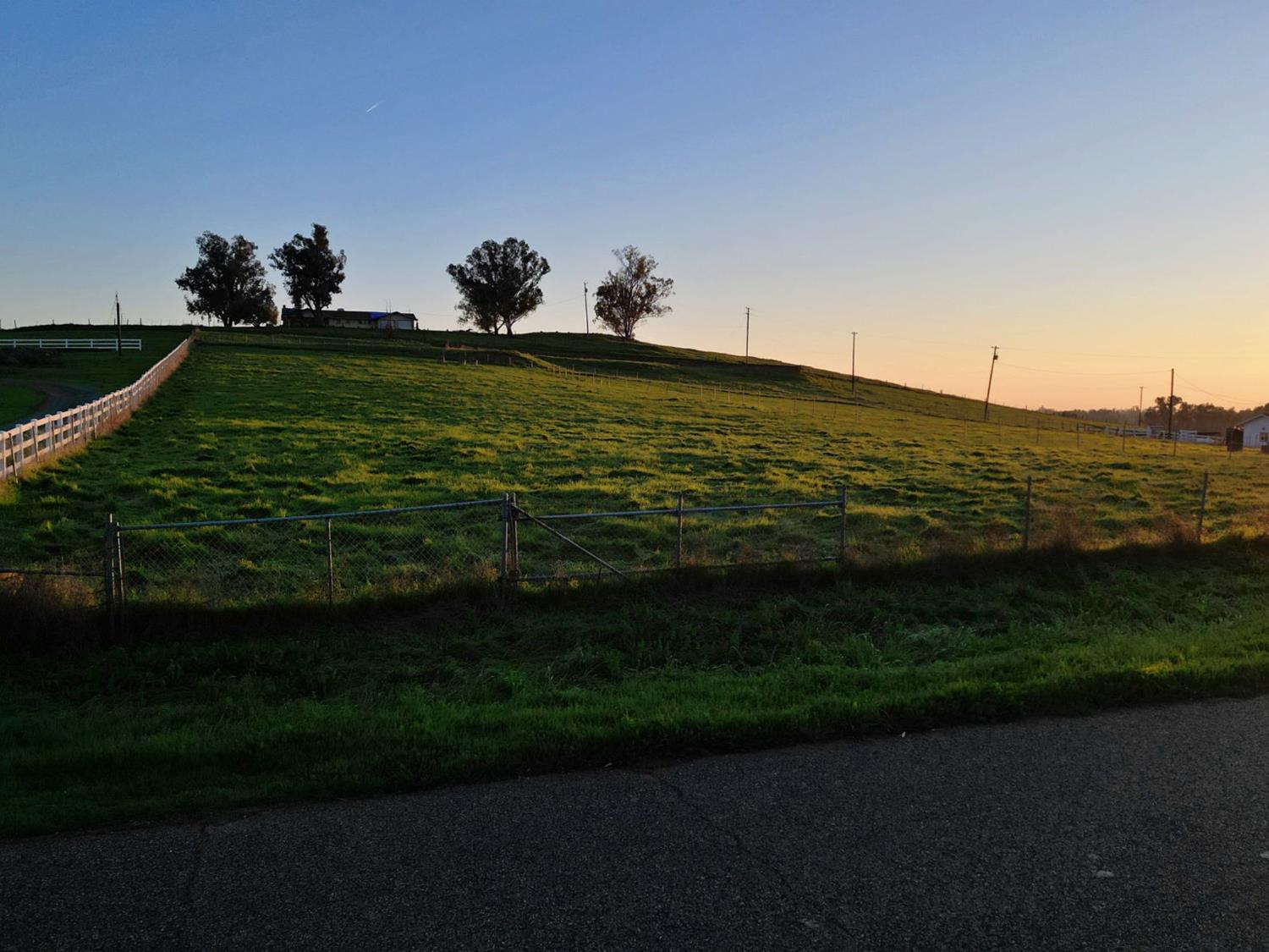 6323 E Appaloosa, Clovis, CA 93619