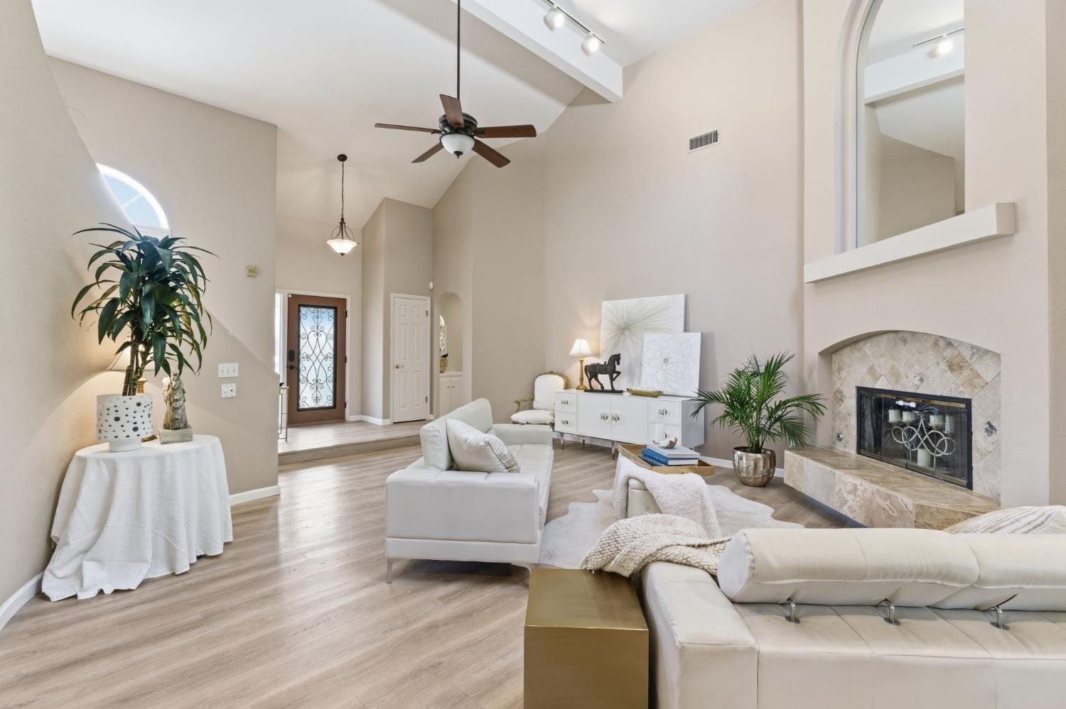 7273 N Durant Ave, Fresno, CA 93711