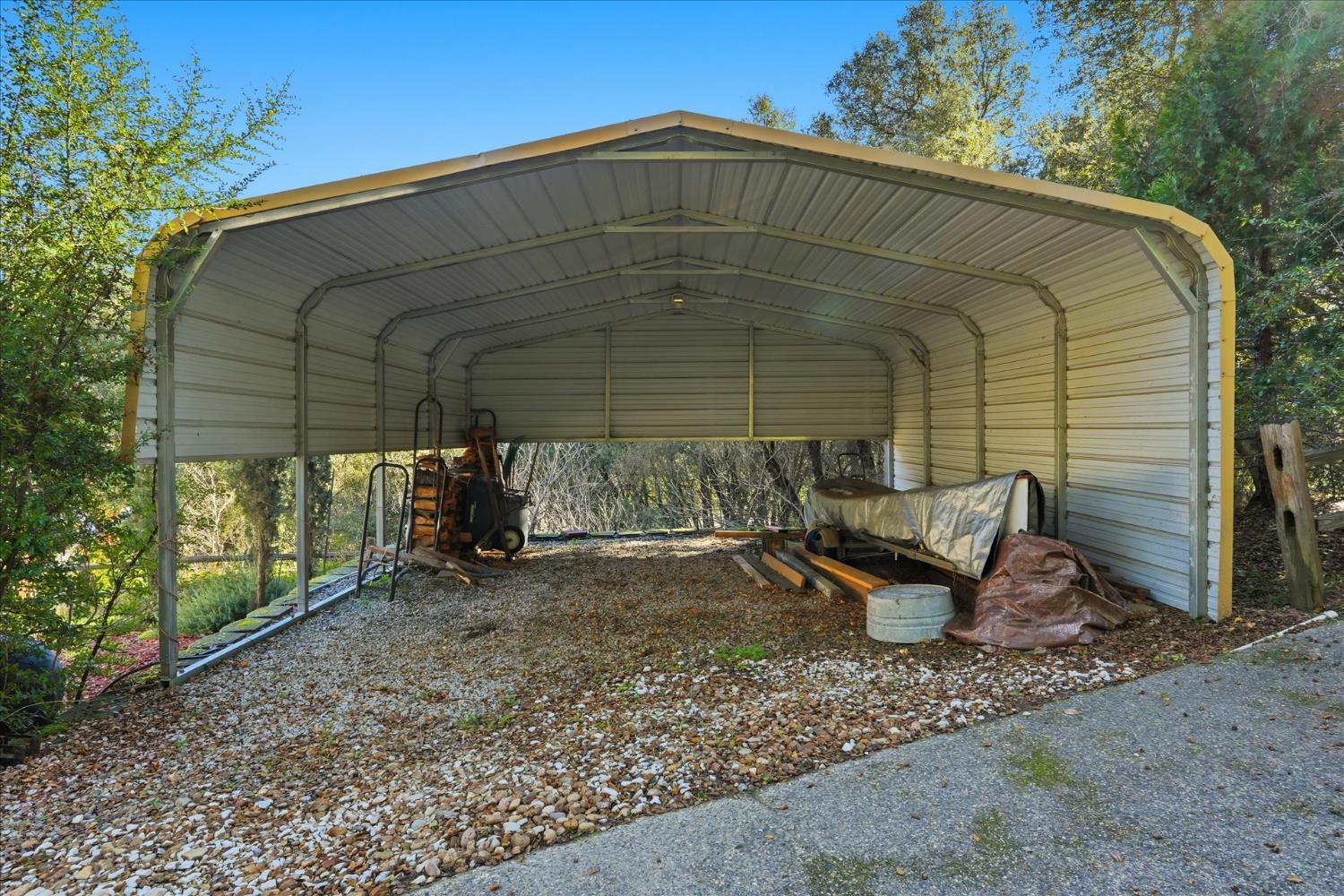 39309 Forest Park Ln, Oakhurst, CA 93644