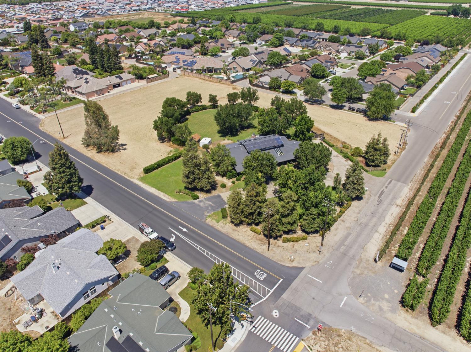 13935 S Madsen Ave, Kingsburg, CA 93631