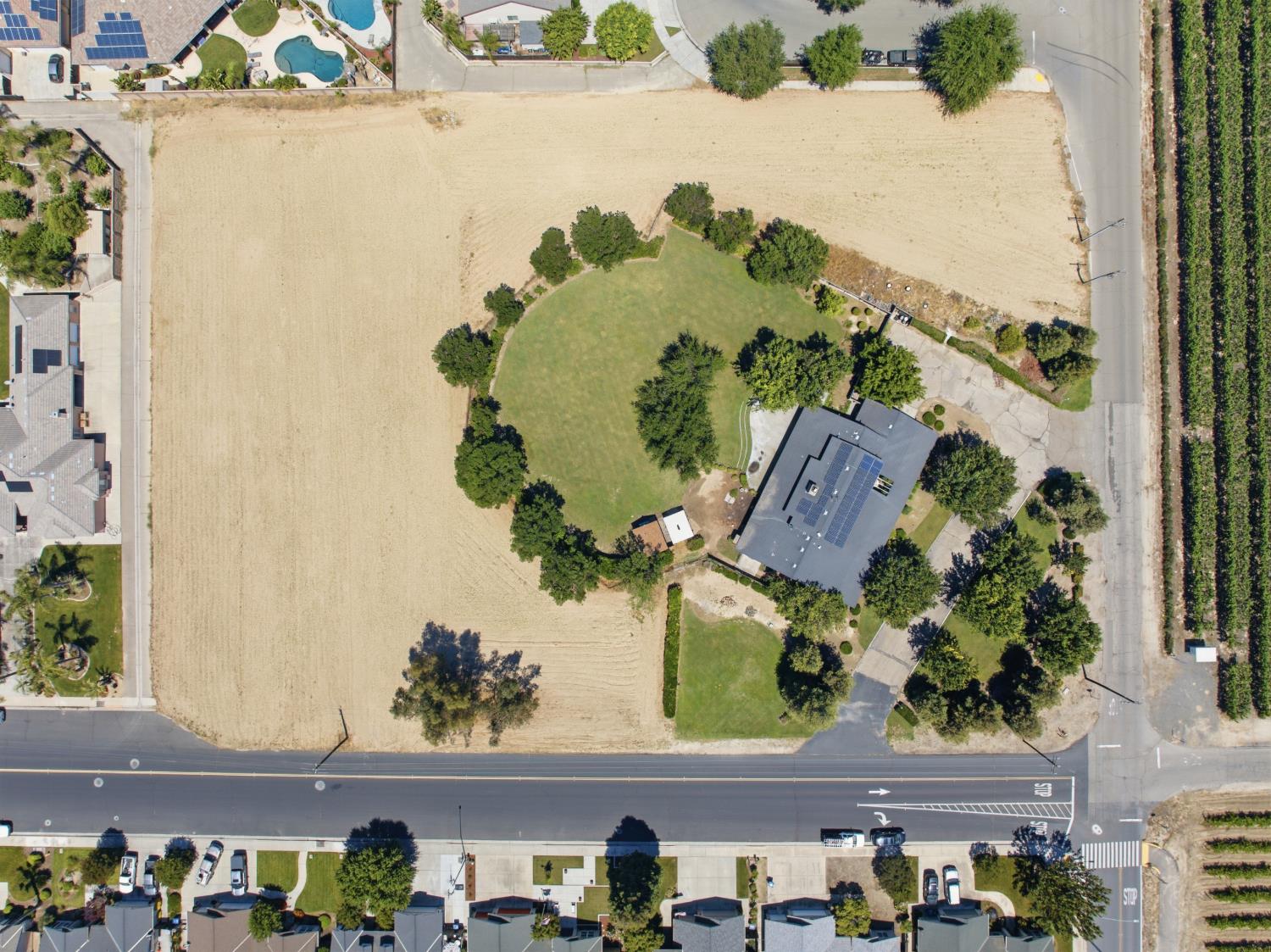 13935 S Madsen Ave, Kingsburg, CA 93631