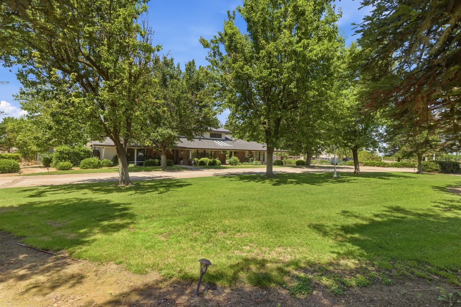 13935 S Madsen Ave, Kingsburg, CA 93631
