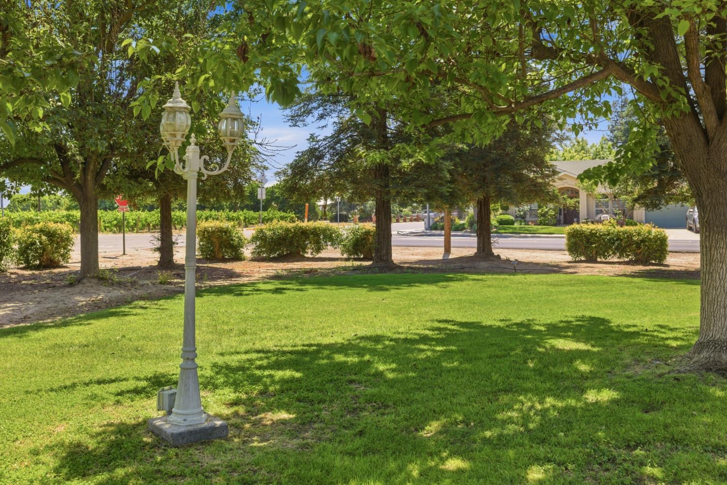 13935 S Madsen Ave, Kingsburg, CA 93631