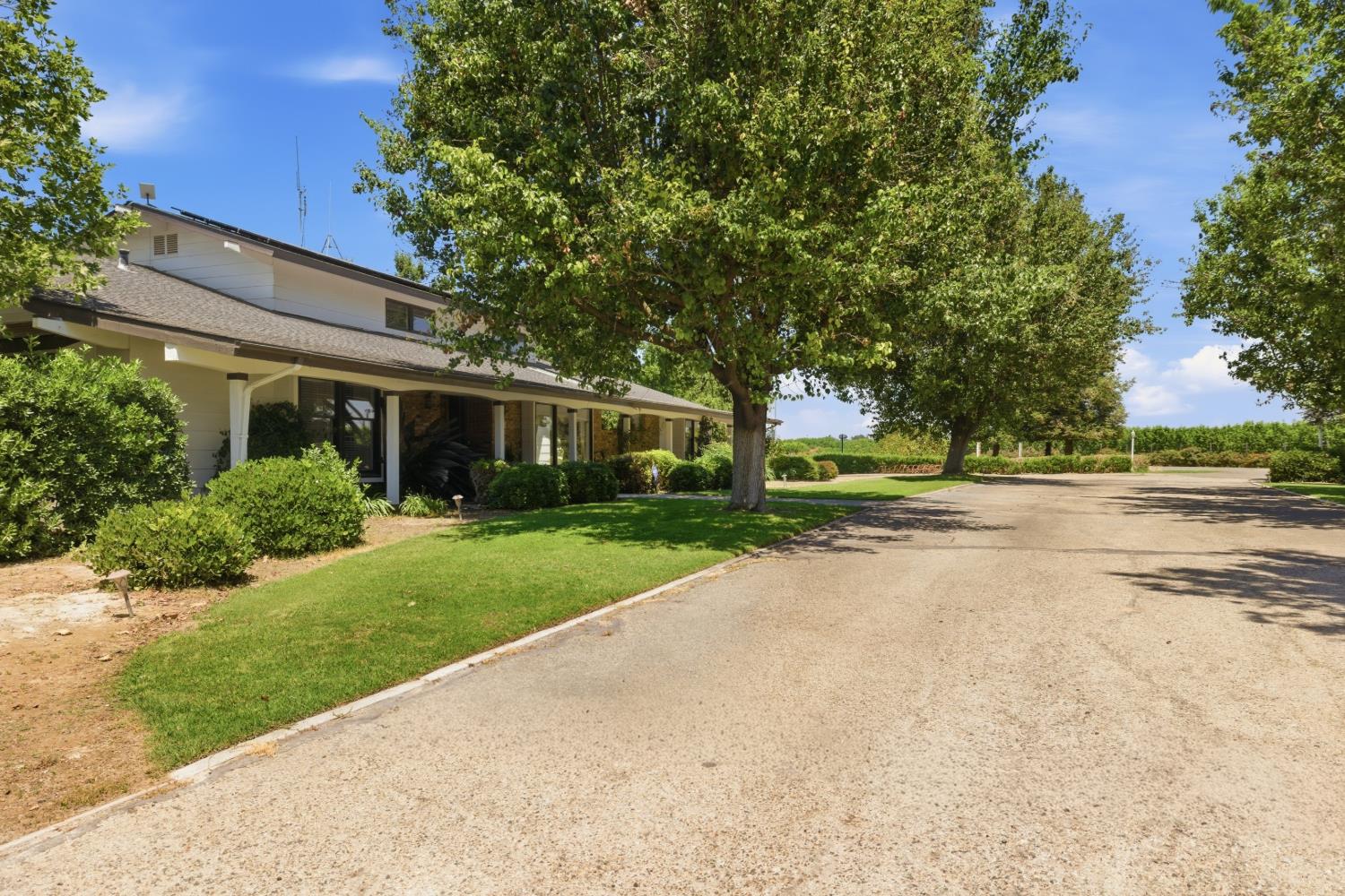 13935 S Madsen Ave, Kingsburg, CA 93631