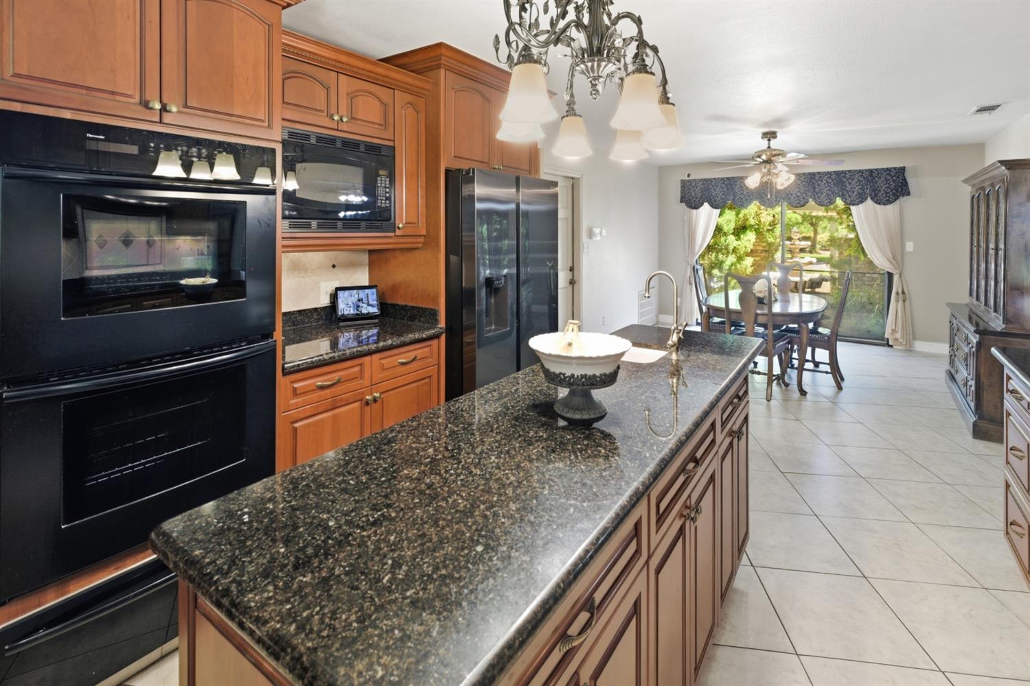 13935 S Madsen Ave, Kingsburg, CA 93631