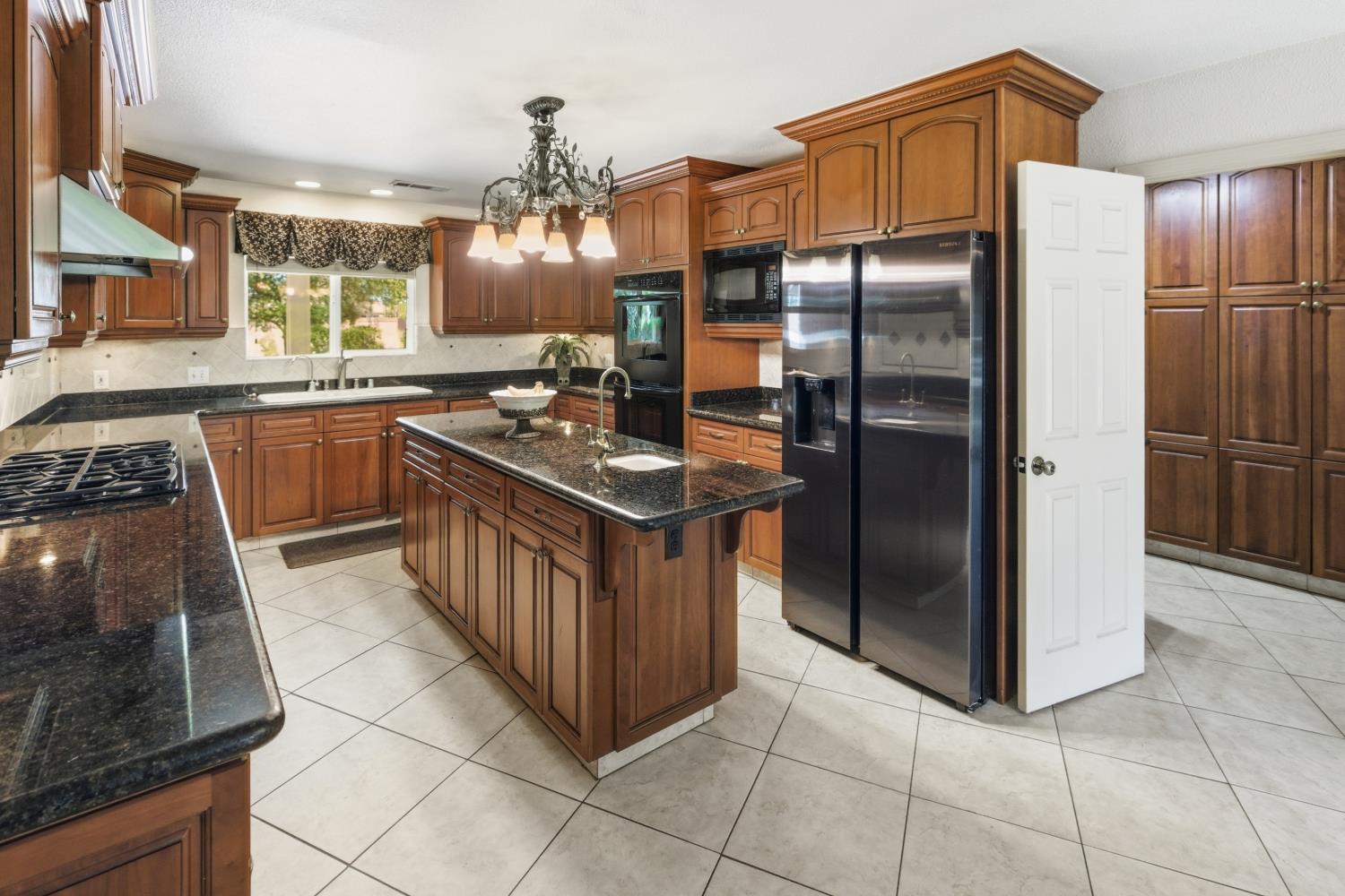 13935 S Madsen Ave, Kingsburg, CA 93631