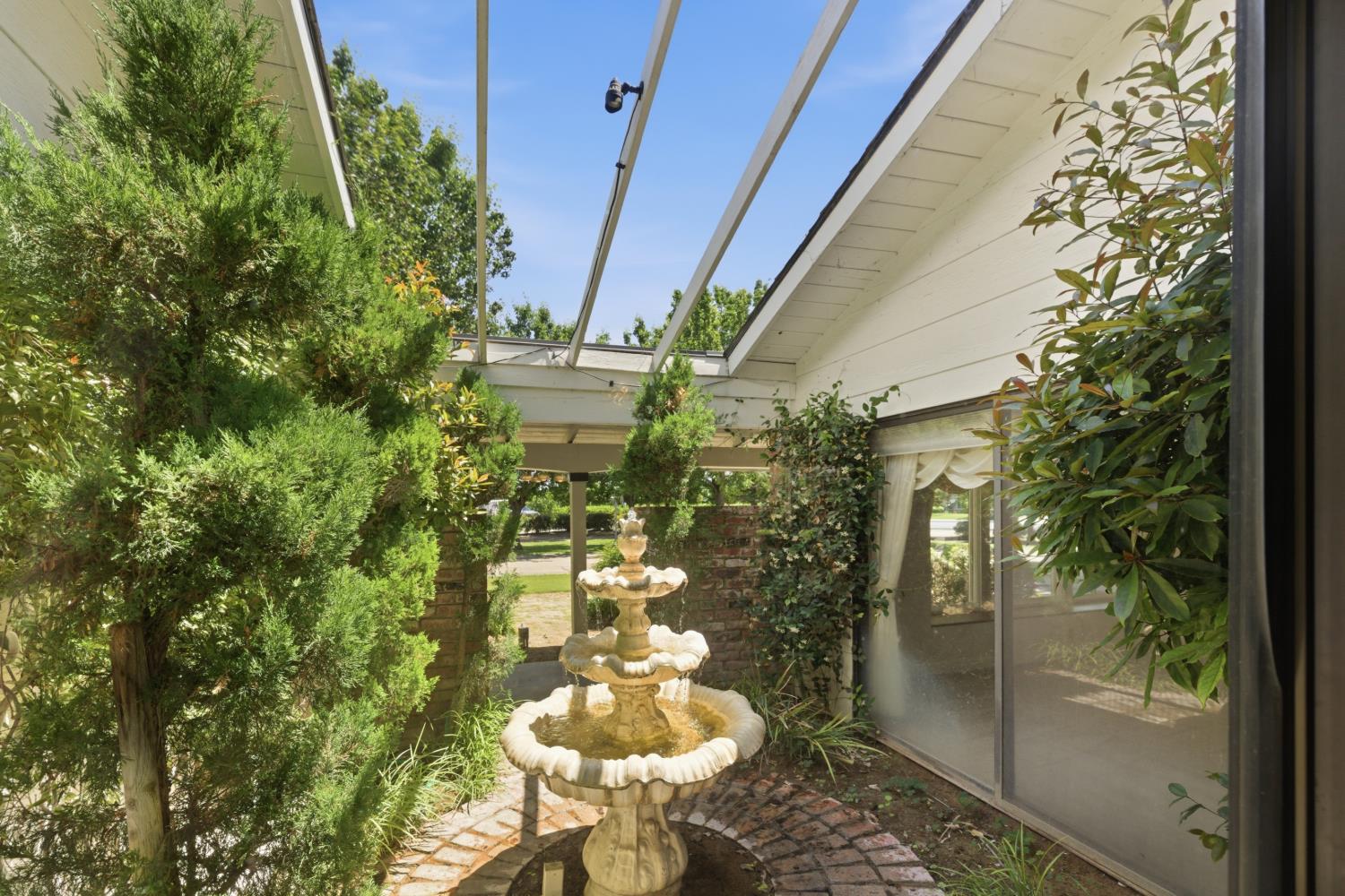13935 S Madsen Ave, Kingsburg, CA 93631