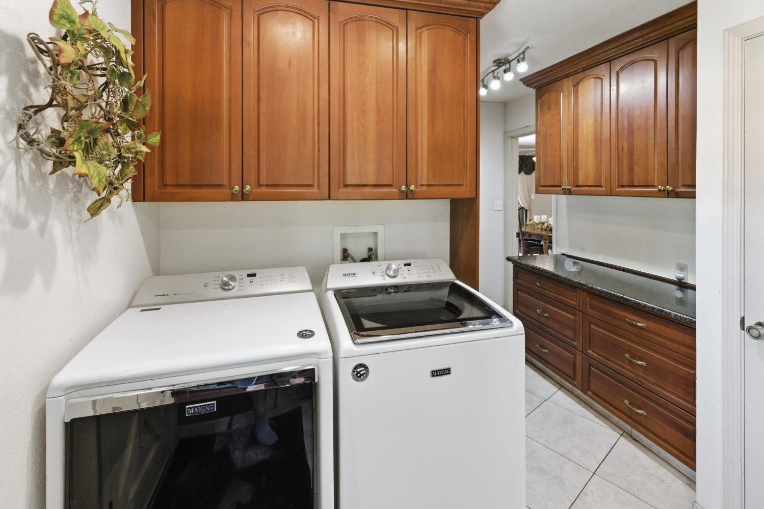 13935 S Madsen Ave, Kingsburg, CA 93631