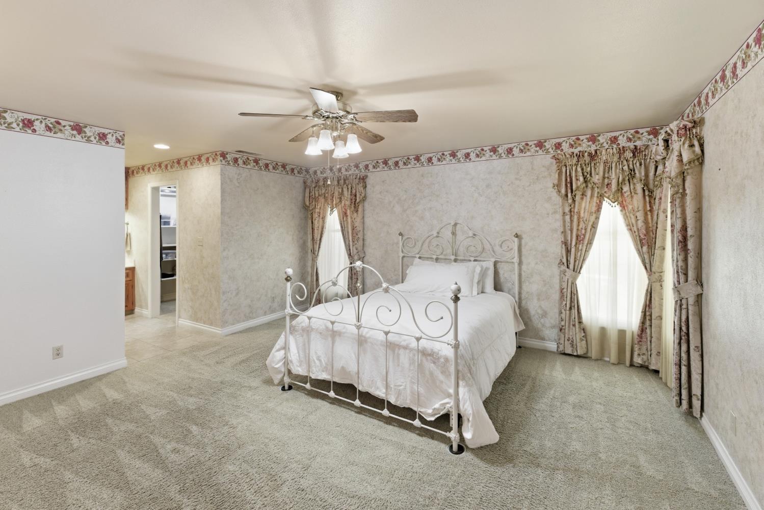 13935 S Madsen Ave, Kingsburg, CA 93631