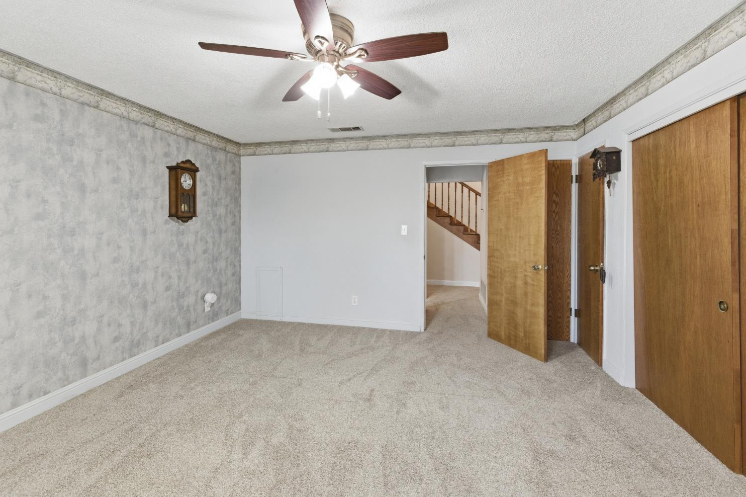13935 S Madsen Ave, Kingsburg, CA 93631