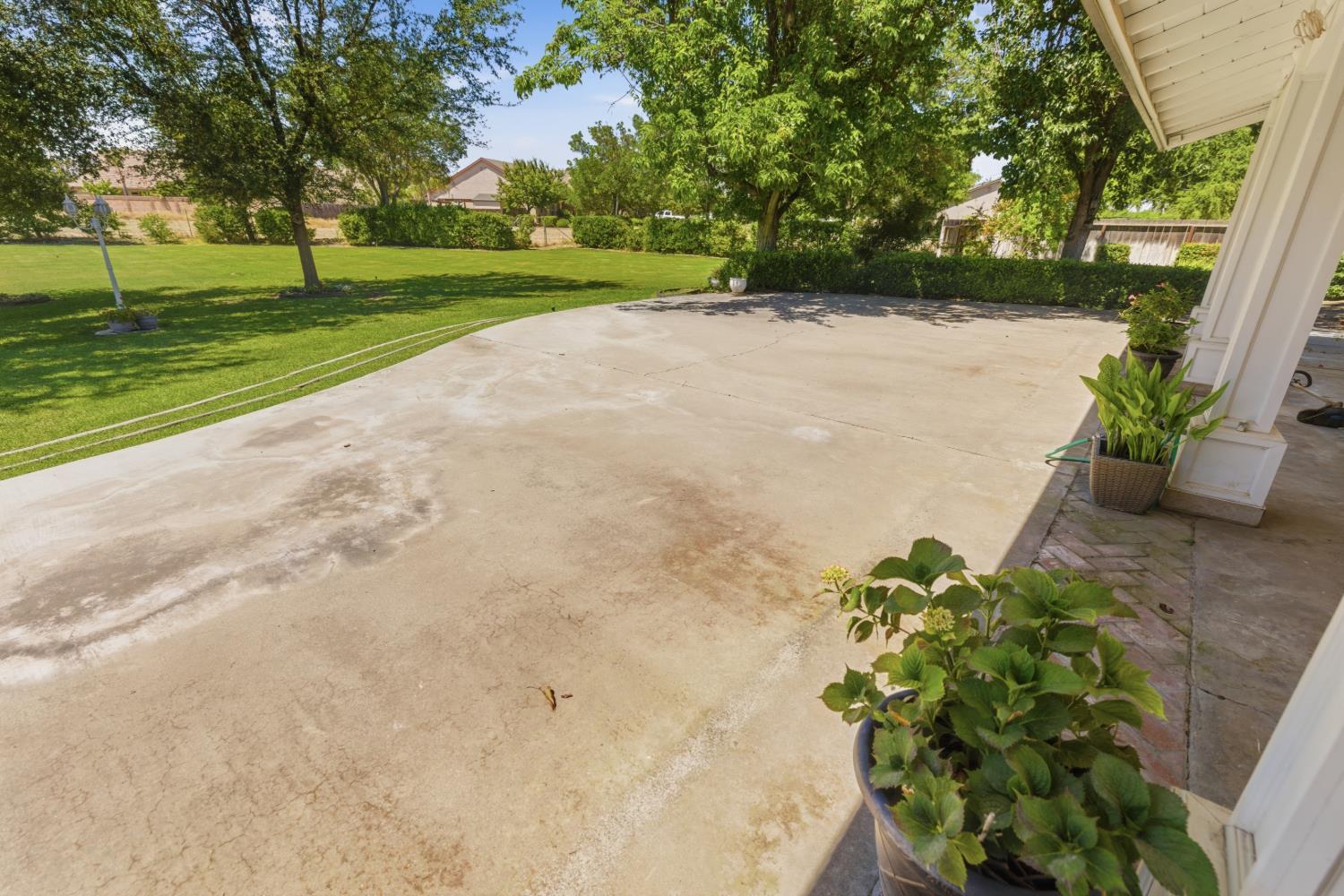 13935 S Madsen Ave, Kingsburg, CA 93631