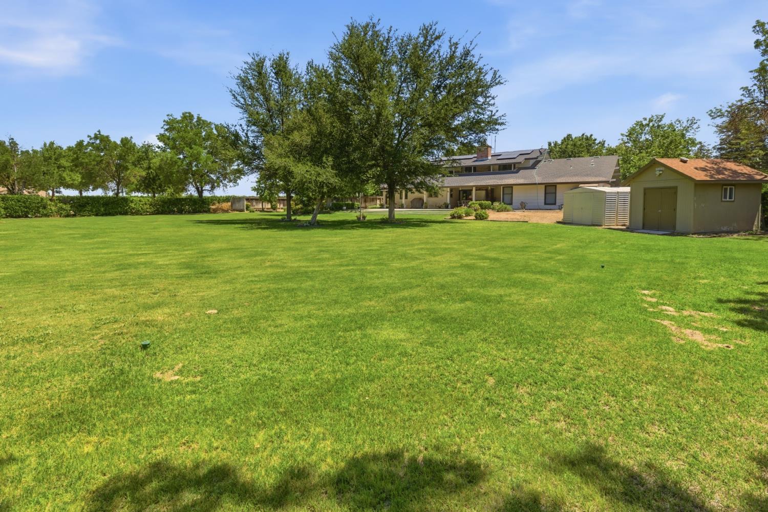 13935 S Madsen Ave, Kingsburg, CA 93631