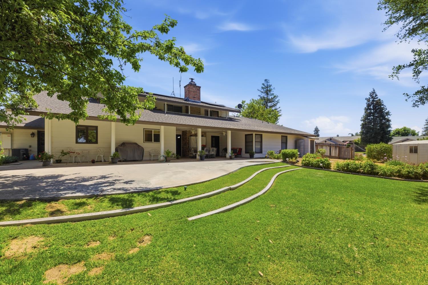 13935 S Madsen Ave, Kingsburg, CA 93631