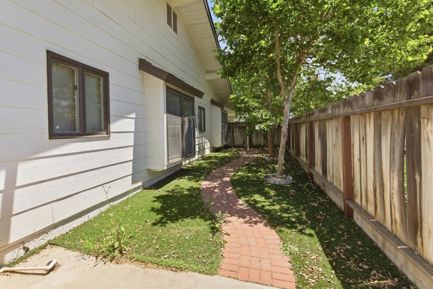 13935 S Madsen Ave, Kingsburg, CA 93631