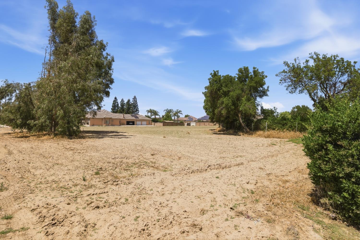 13935 S Madsen Ave, Kingsburg, CA 93631