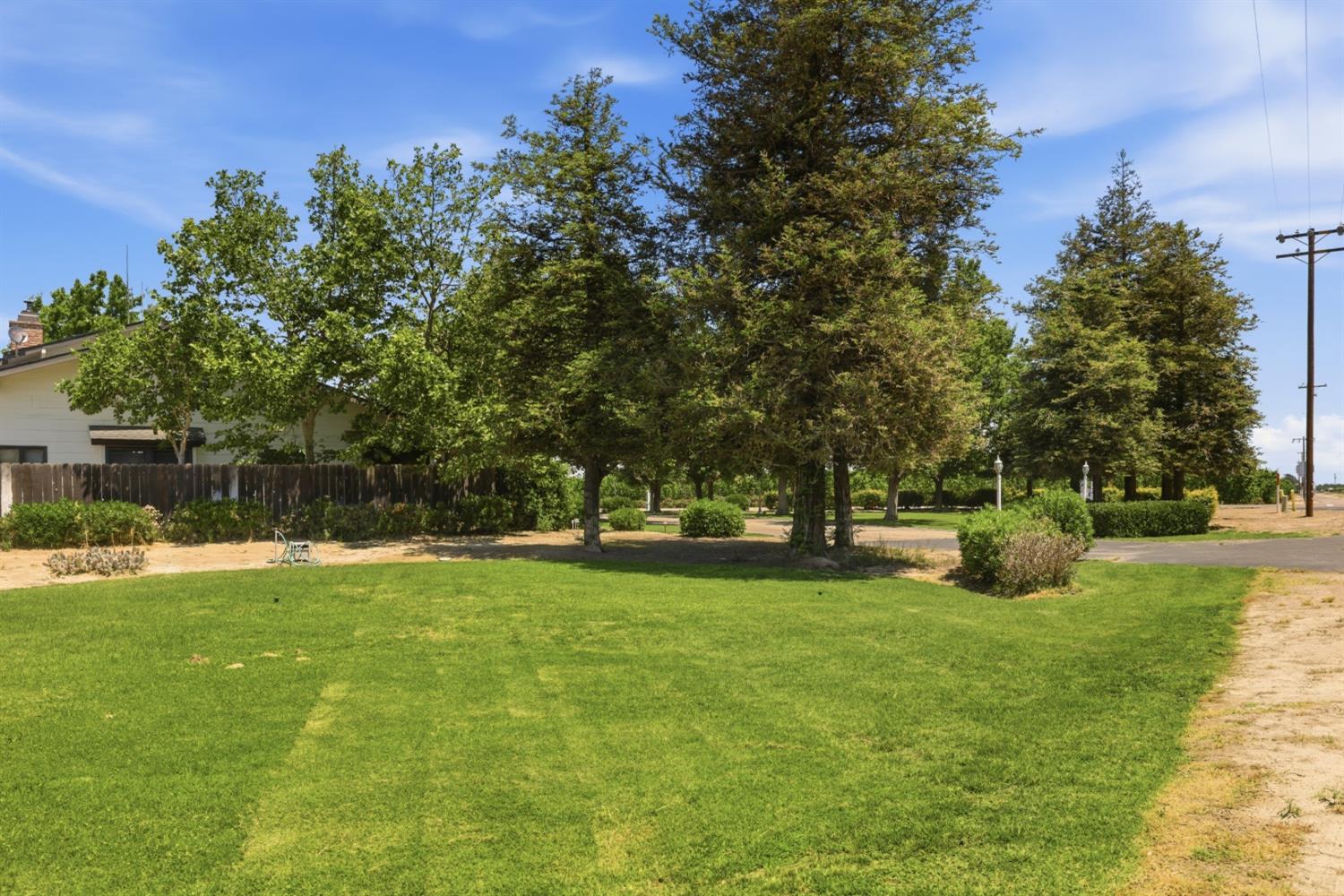 13935 S Madsen Ave, Kingsburg, CA 93631