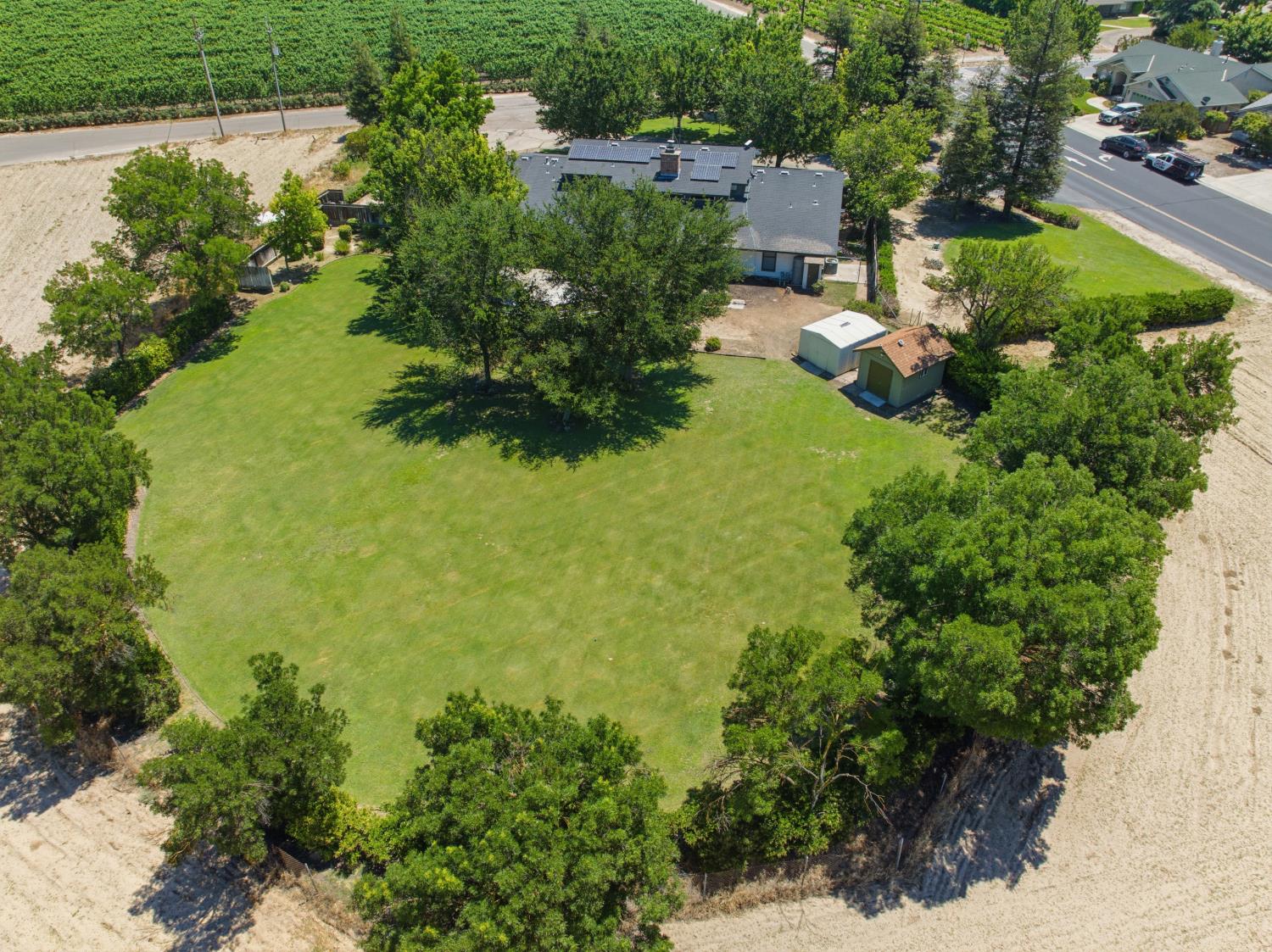 13935 S Madsen Ave, Kingsburg, CA 93631
