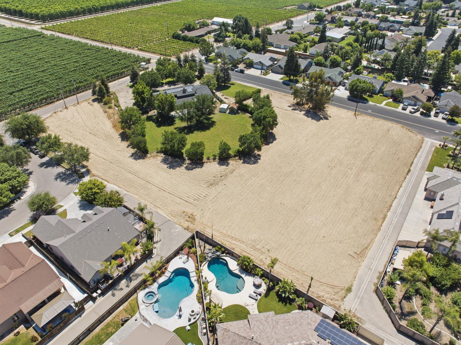 13935 S Madsen Ave, Kingsburg, CA 93631