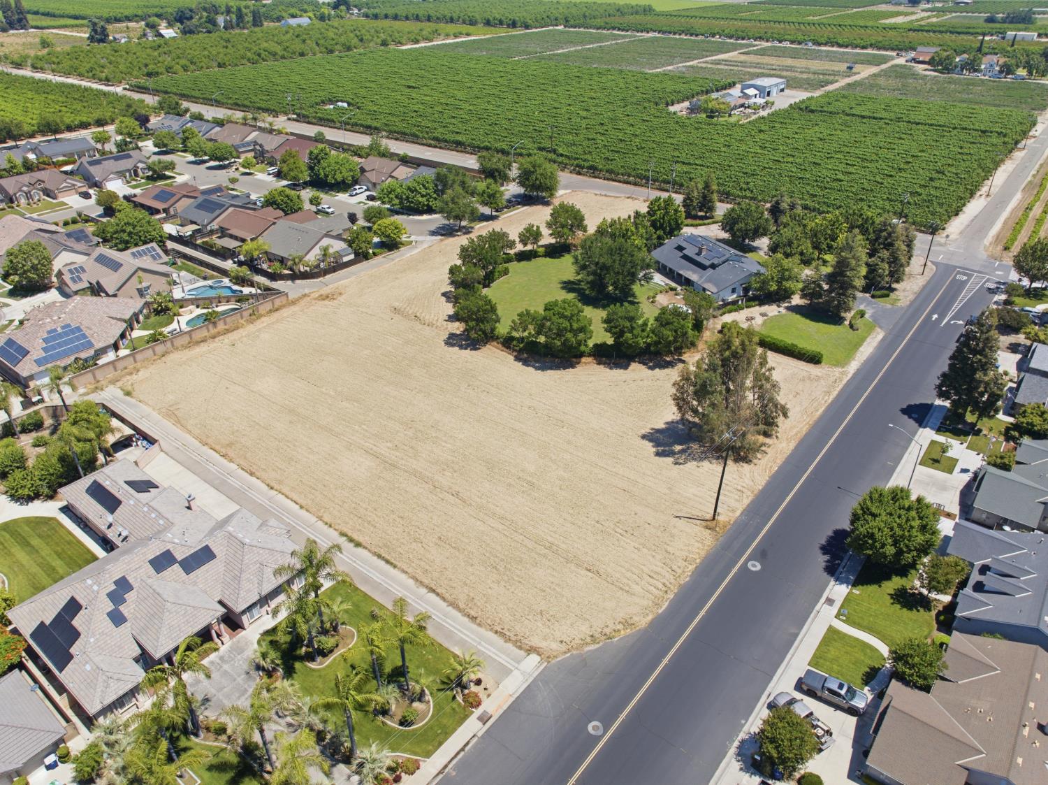 13935 S Madsen Ave, Kingsburg, CA 93631