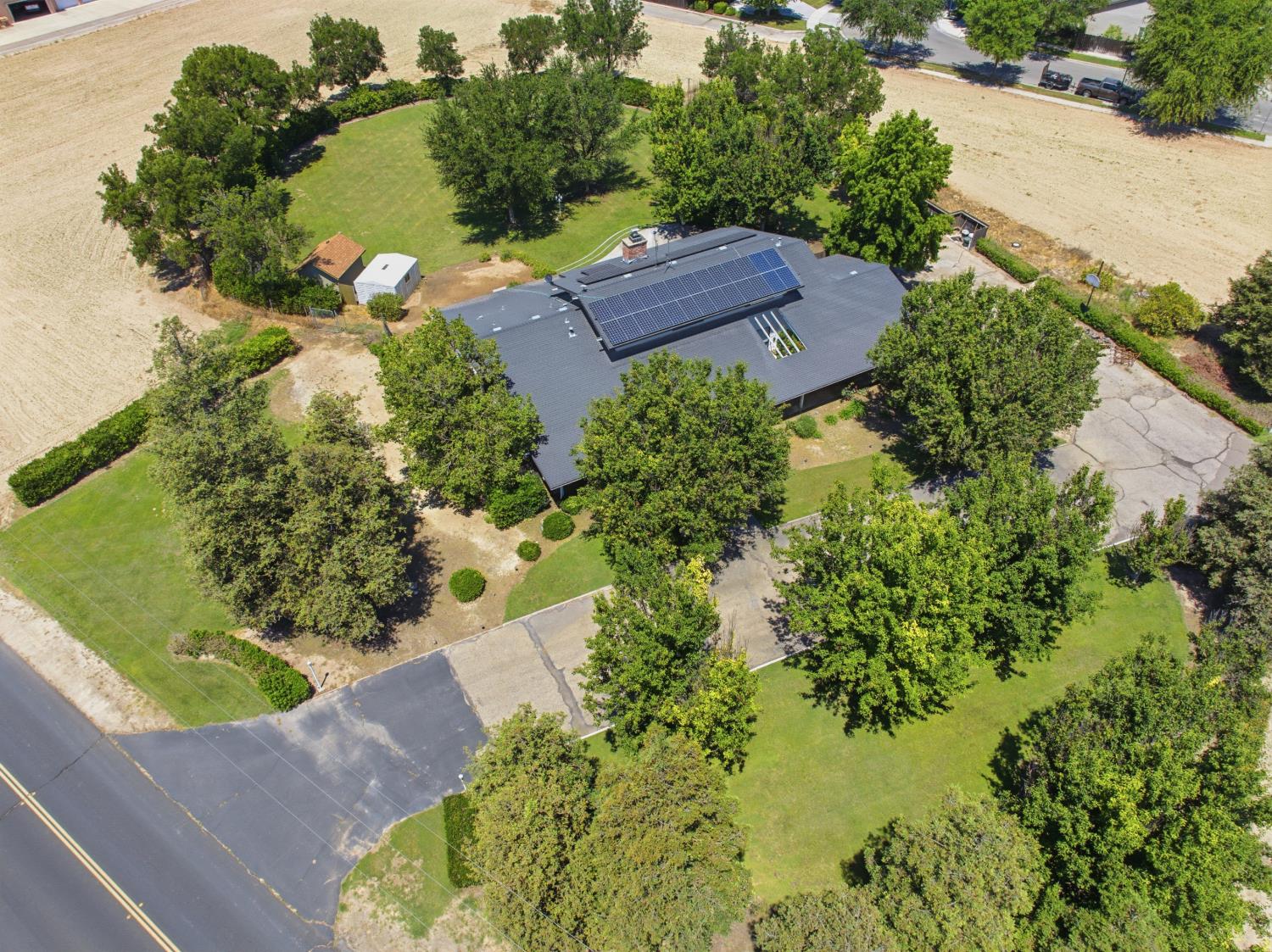 13935 S Madsen Ave, Kingsburg, CA 93631