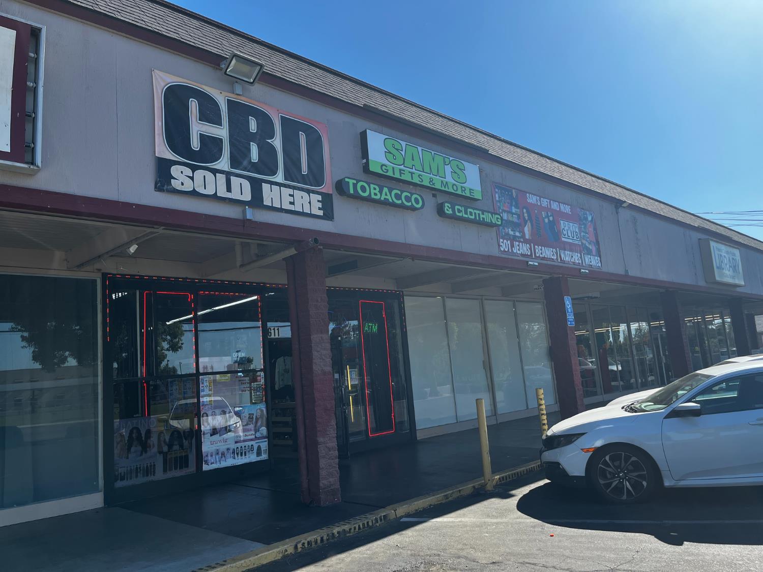 611 W Dakota Ave, Fresno, CA 93705
