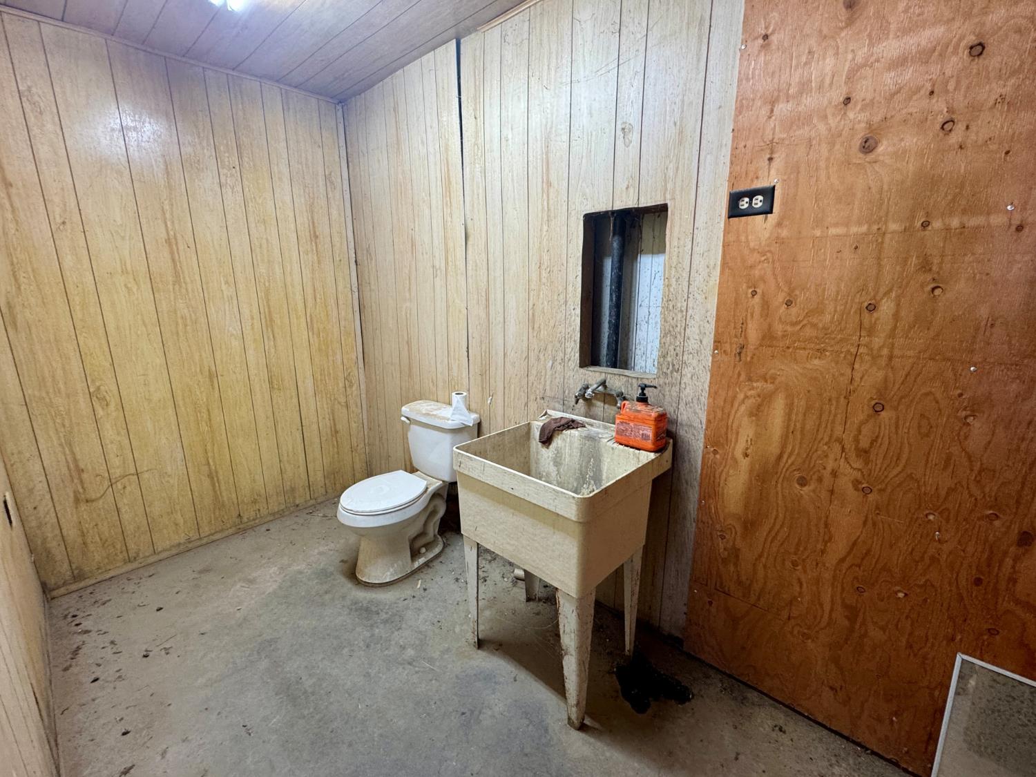 17672 W Belmont Ave, Kerman, CA 93630