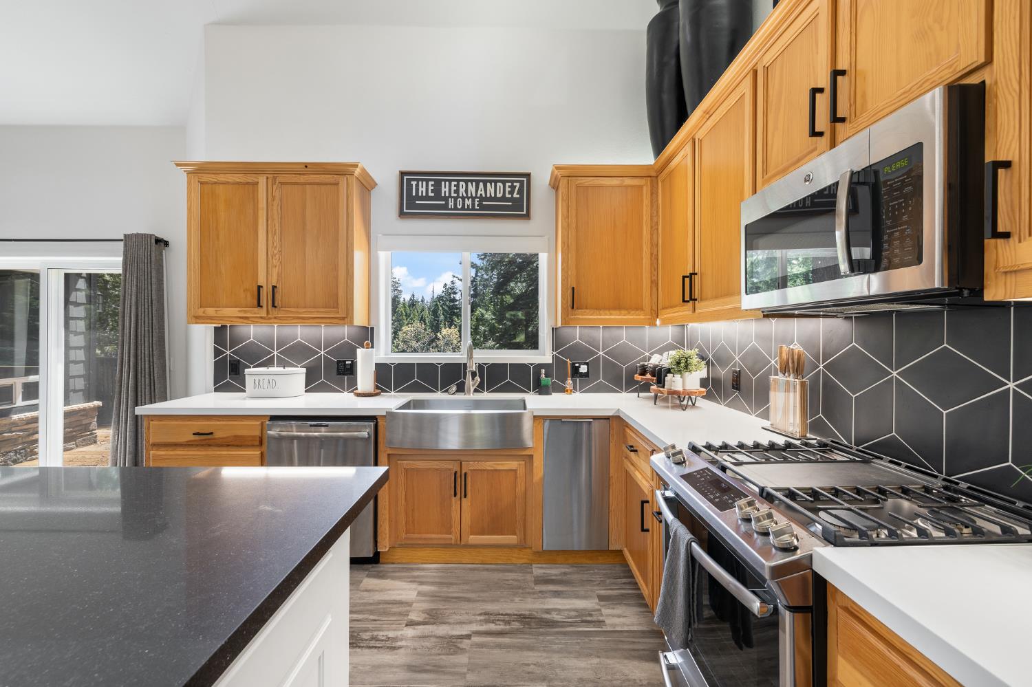 39928 Yellow Lupin Ln, Shaver Lake, CA 93664