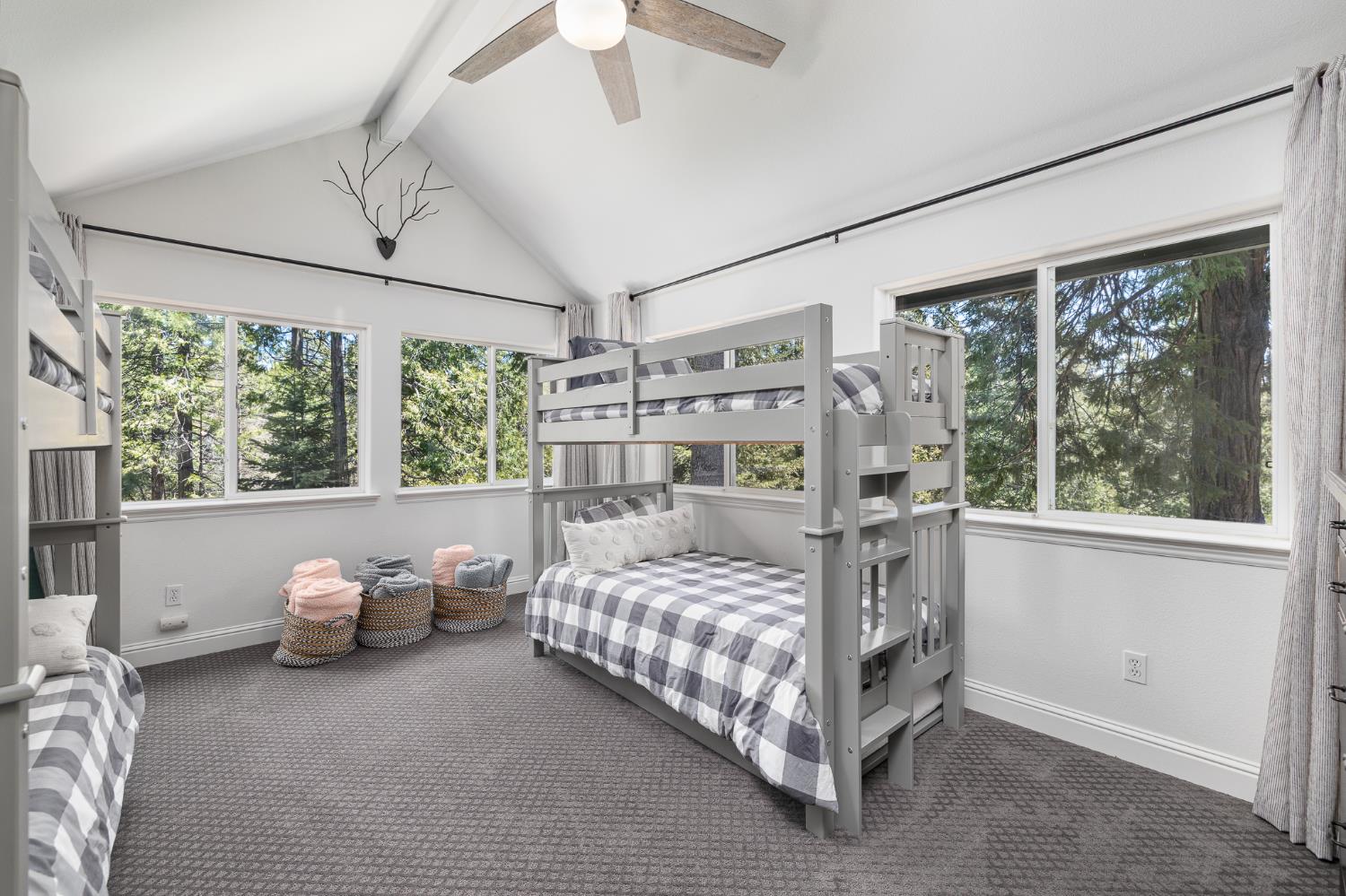 39928 Yellow Lupin Ln, Shaver Lake, CA 93664