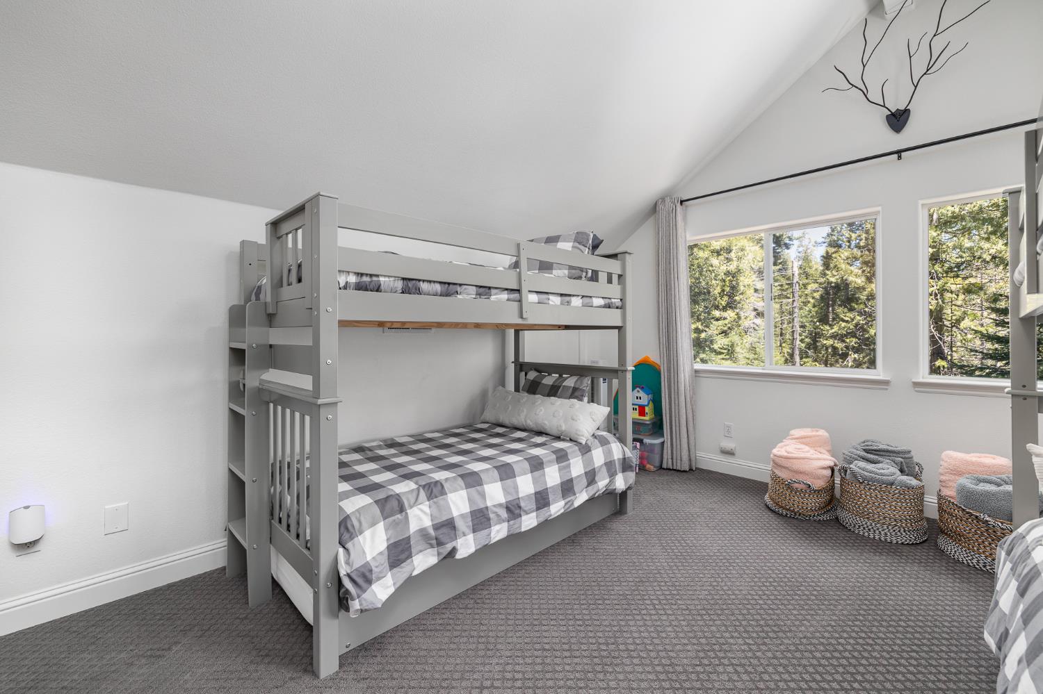 39928 Yellow Lupin Ln, Shaver Lake, CA 93664