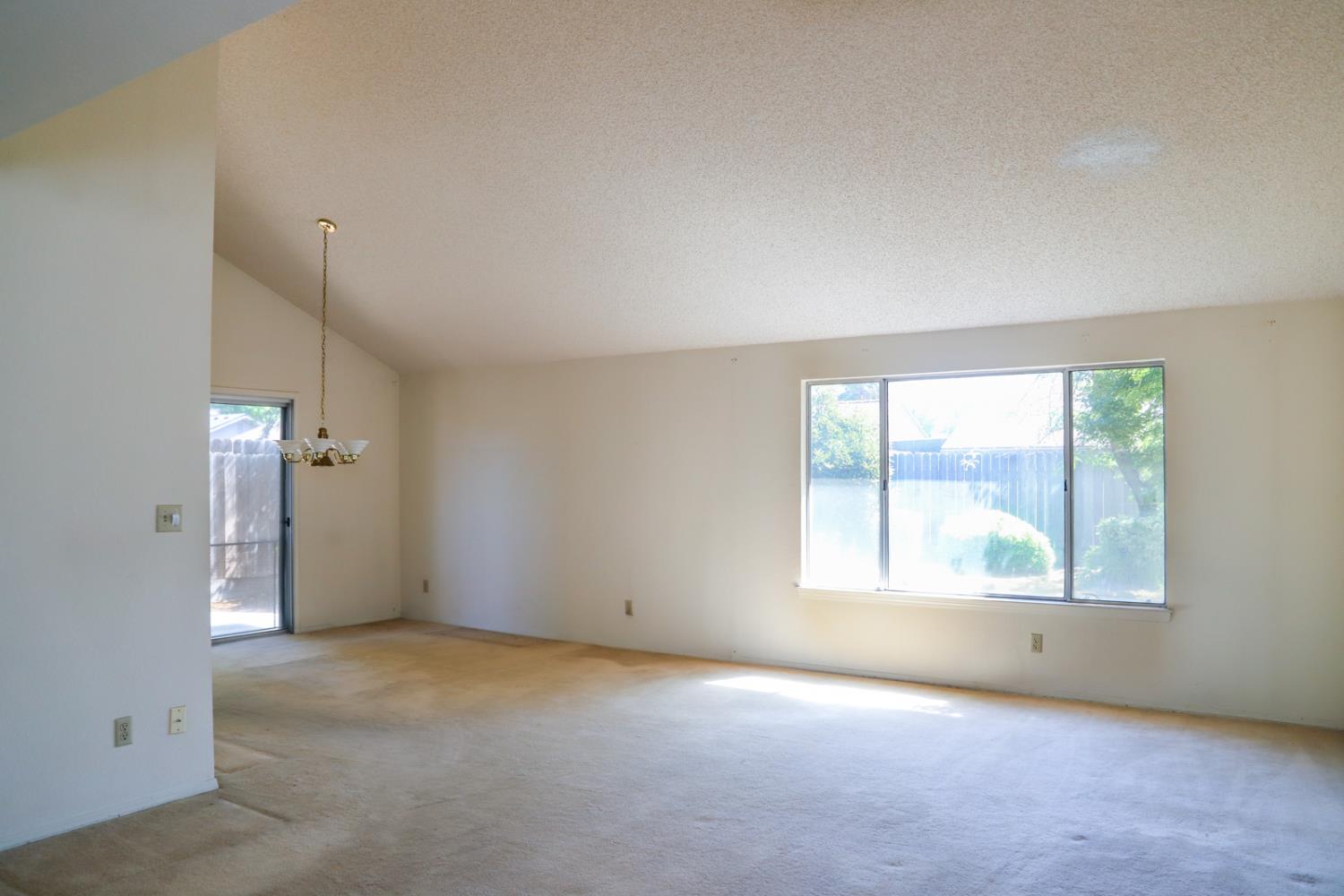 6490 N Mitre Ave, Fresno, CA 93722