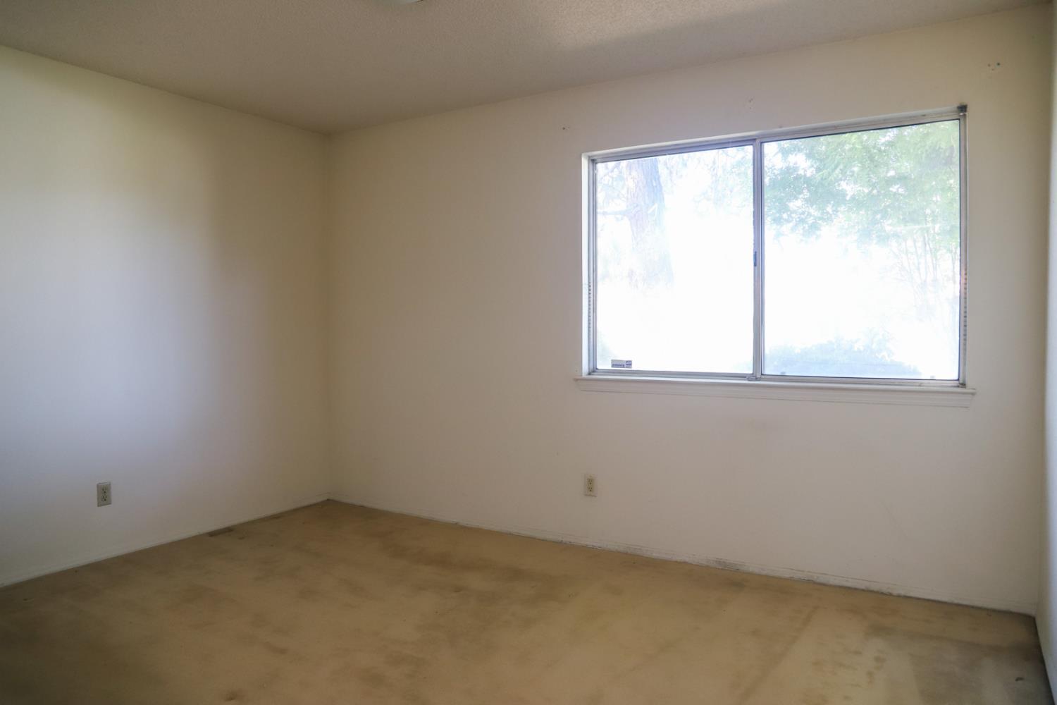 6490 N Mitre Ave, Fresno, CA 93722