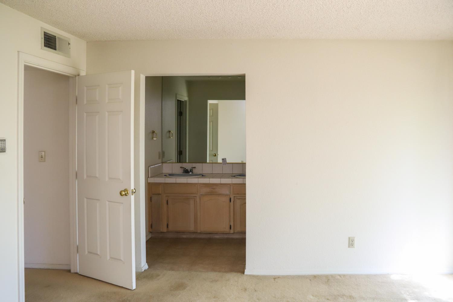 6490 N Mitre Ave, Fresno, CA 93722