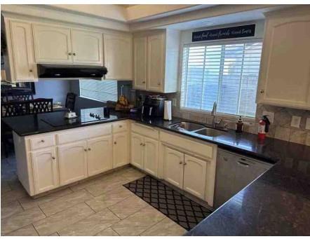 984 Summerset Ln, Madera, CA 93637