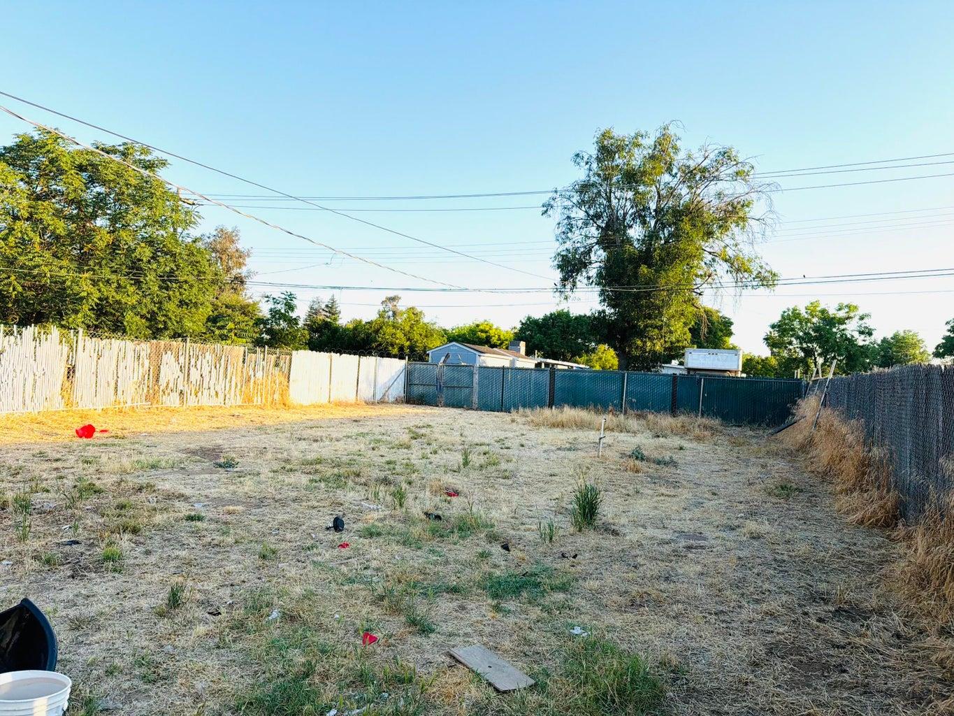 436 W Strother Ave, Fresno, CA 93706