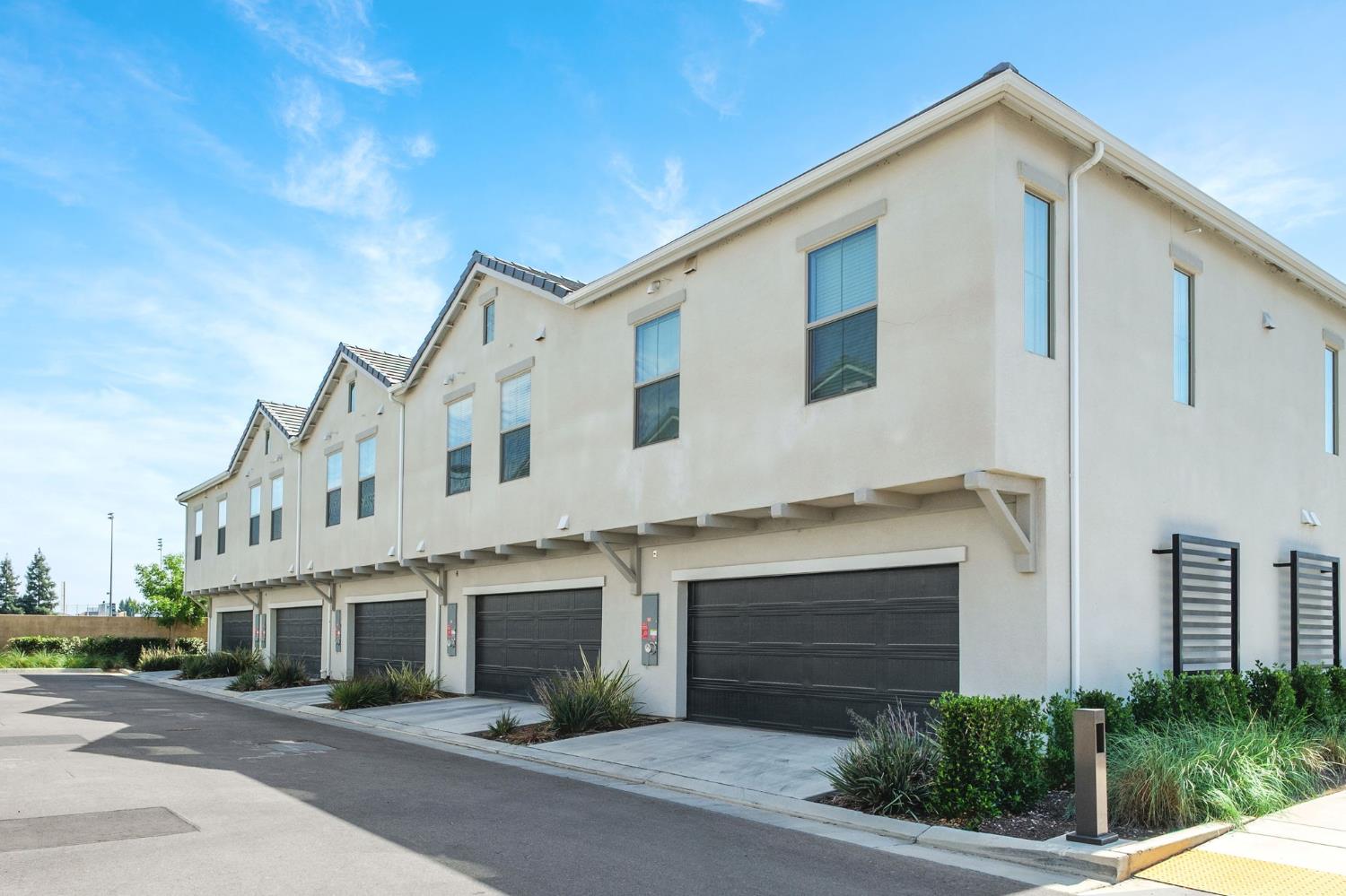 2783 E Tamarind Dr, Fresno, CA 93730