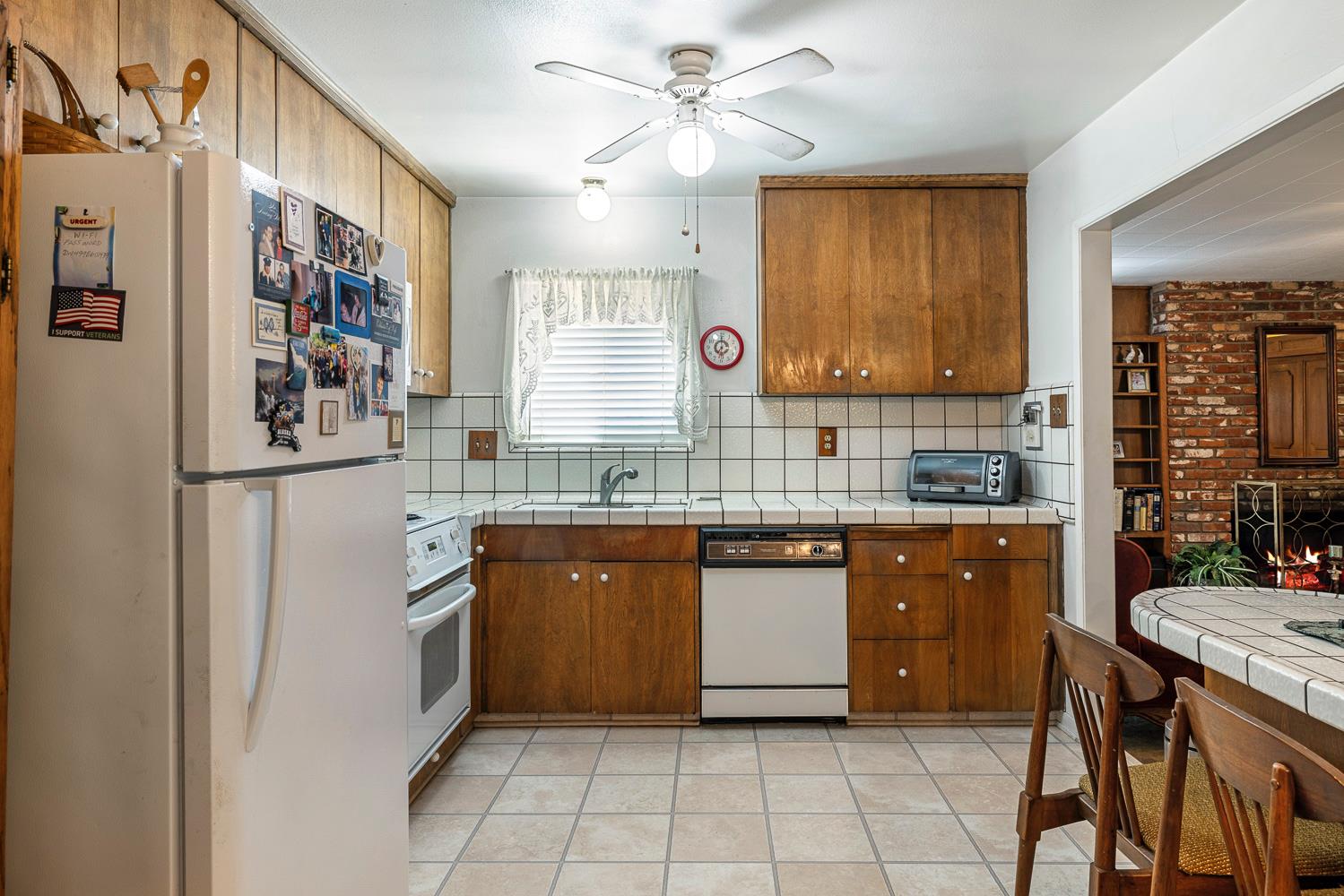 212 Cindy Ln, Coalinga, CA 93210